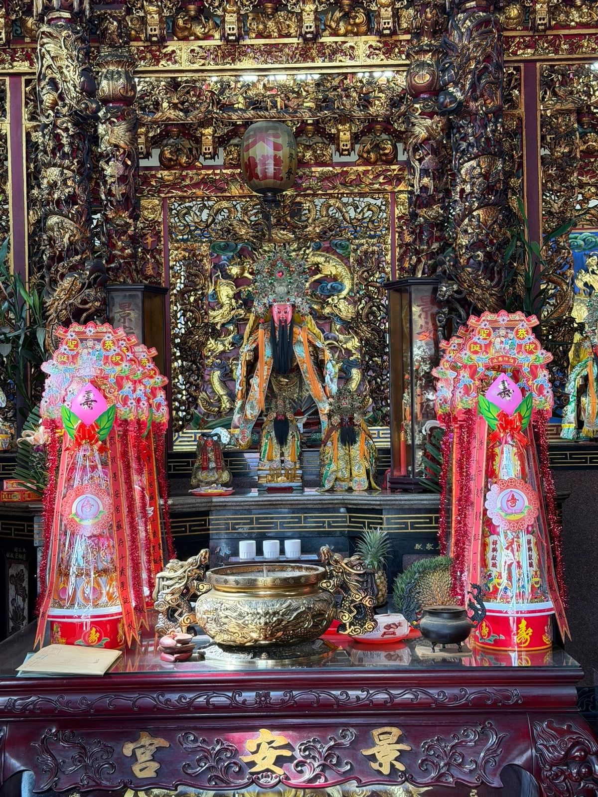 Jing An Temple main hall · Lord Su